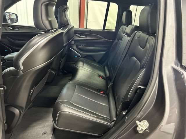 Used 2023 Jeep Grand Cherokee Overland w/ Luxury Tech Group IV AWD/4WD image 17