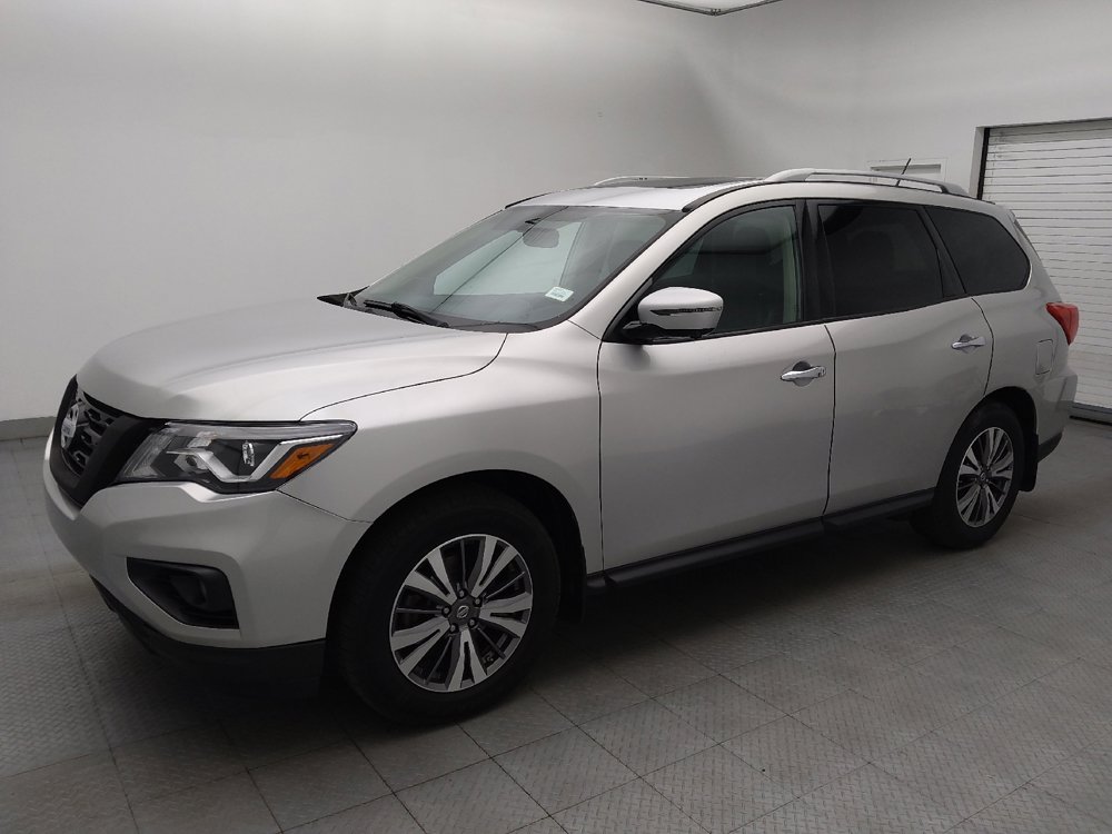 Used 2017 Nissan Pathfinder SL w/ SL Premium Package FWD image 2