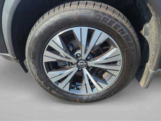 Used 2023 Nissan Rogue SV image 25