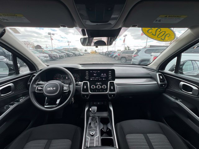 Used 2023 Kia Sorento LX FWD image 17