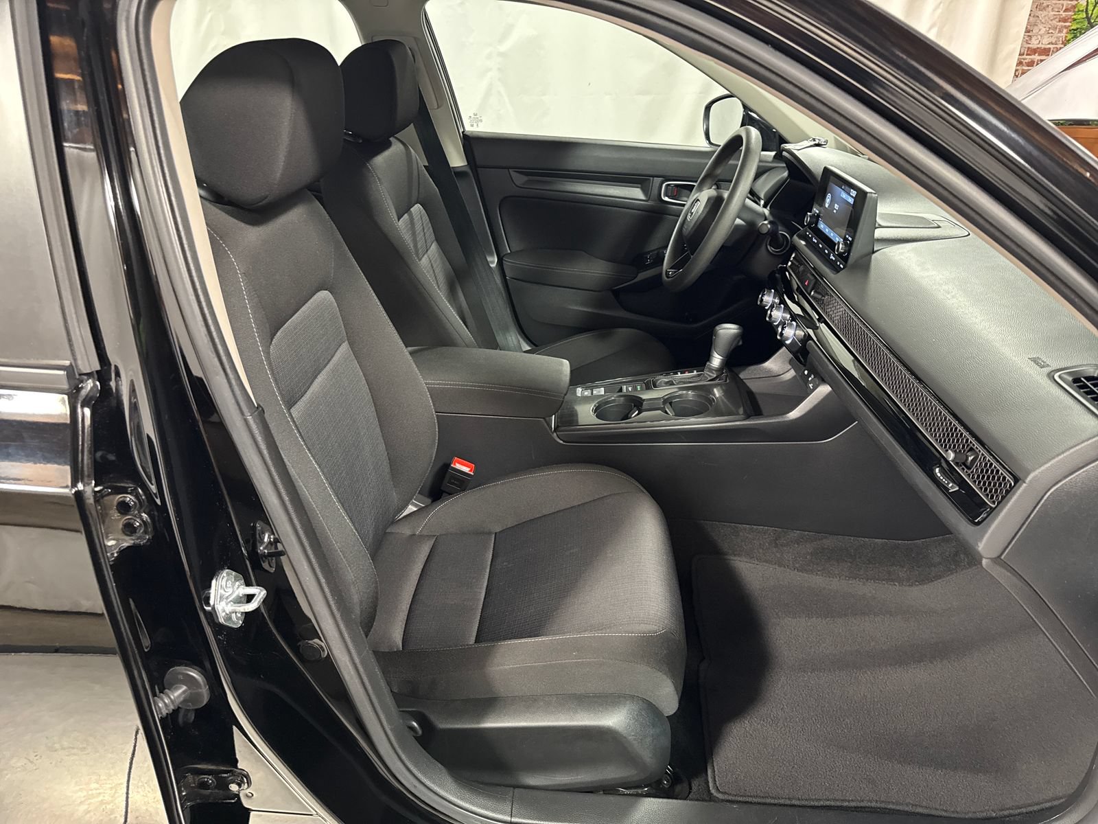 Used 2025 Honda Civic LX image 27