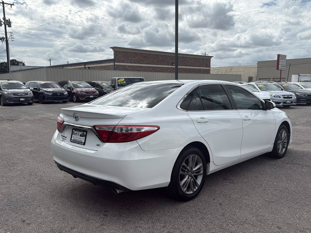Used 2017 Toyota Camry SE FWD image 6