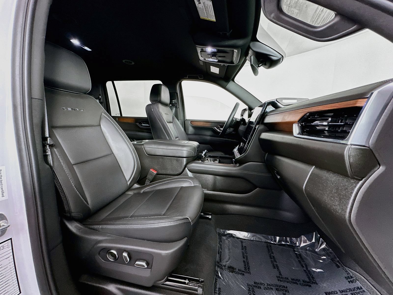 Used 2025 GMC Yukon XL Denali AWD/4WD image 31