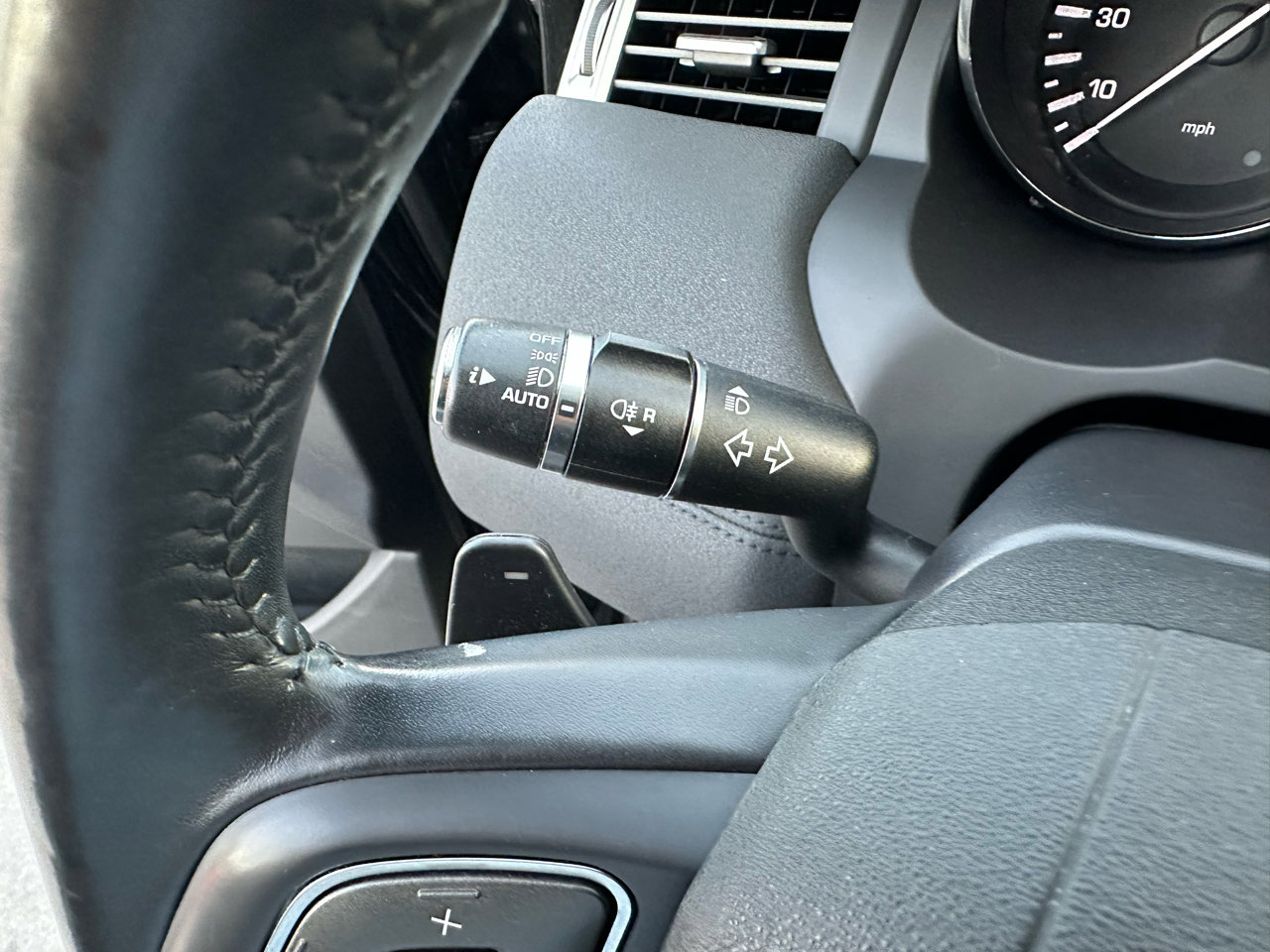 Used 2014 Land Rover Range Rover Evoque Pure image 36