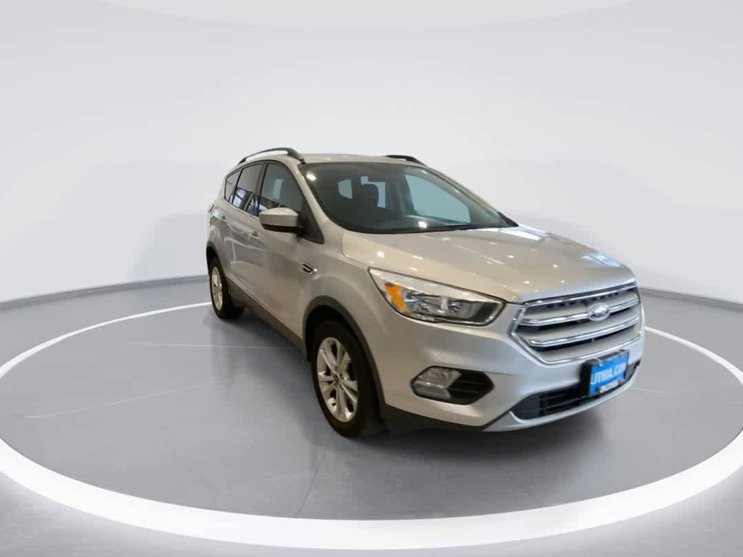 Used 2018 Ford Escape SE image 2