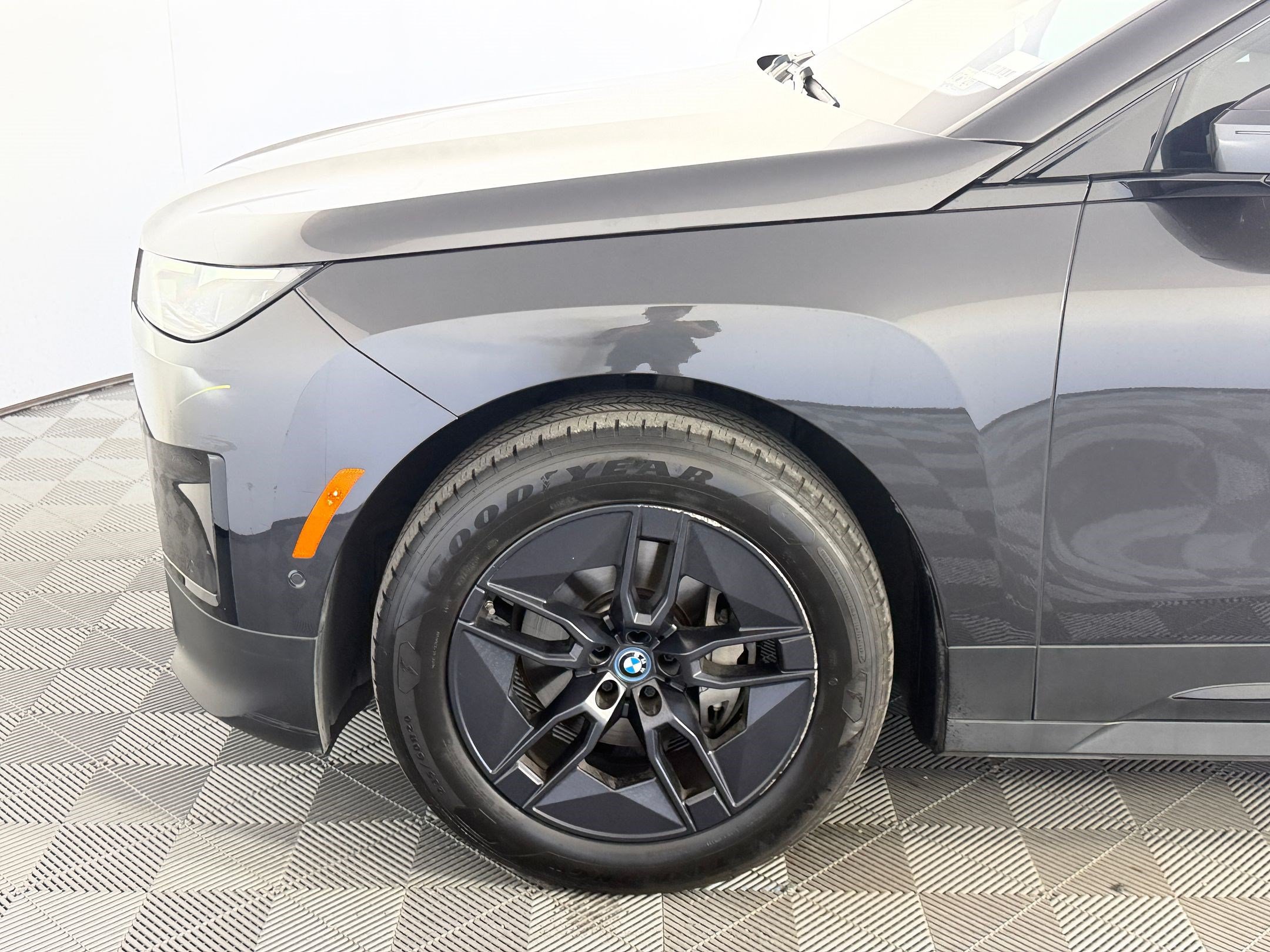 Used 2023 BMW iX xDrive50 w/ Convenience Package AWD/4WD image 11