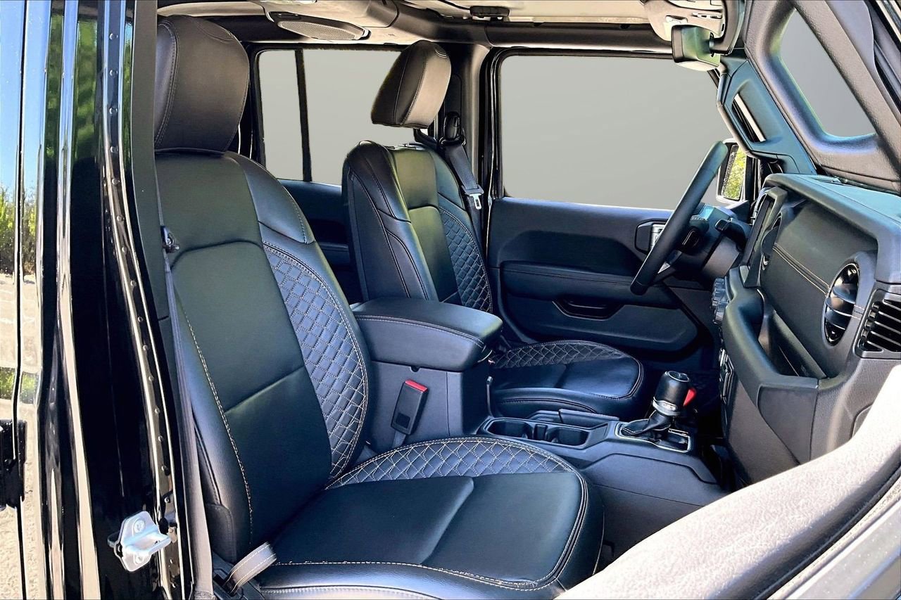 Certified 2023 Jeep Gladiator Overland AWD/4WD image 23