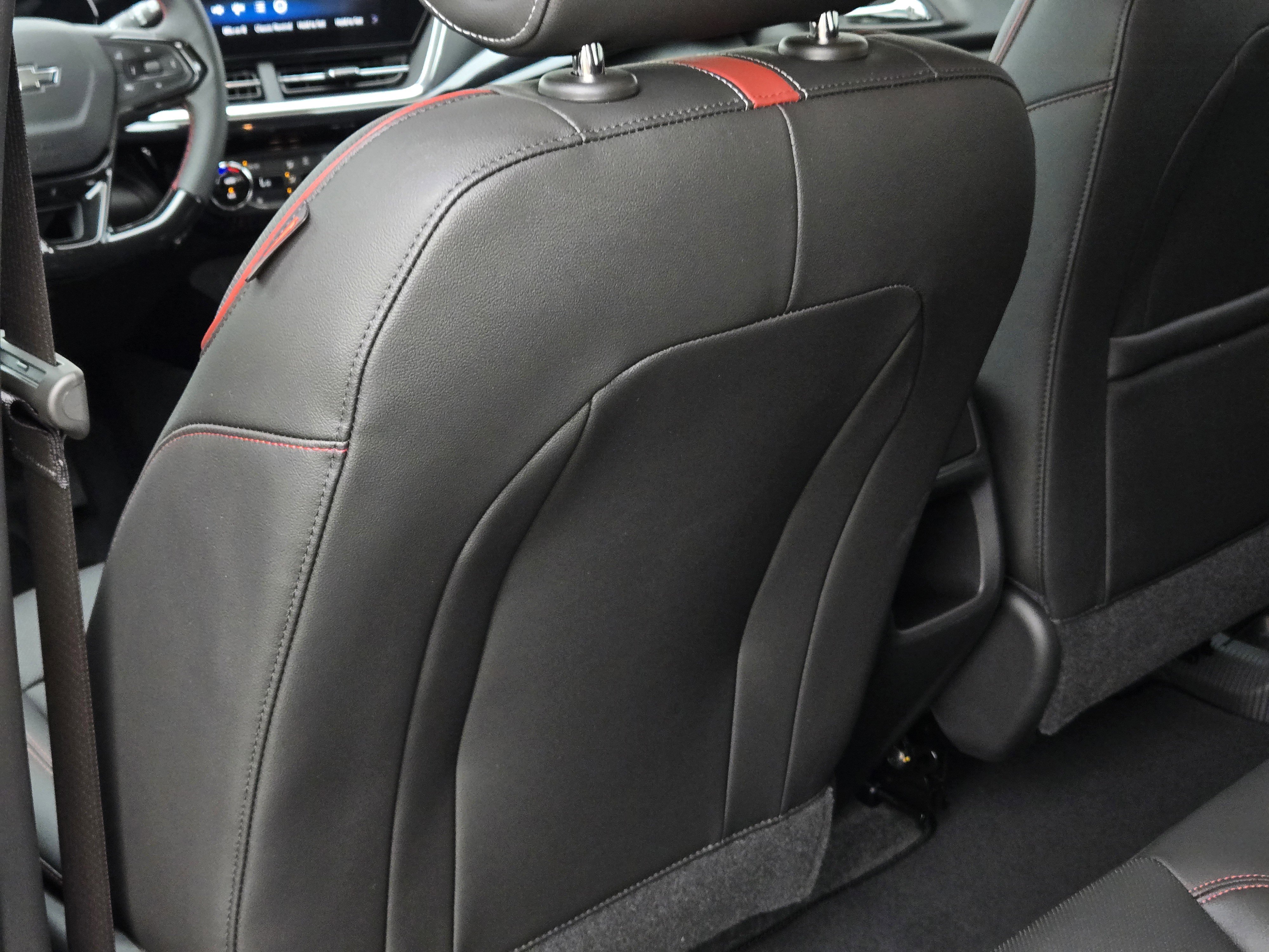 New 2026 Chevrolet Trax RS w/ Sunroof Package image 18