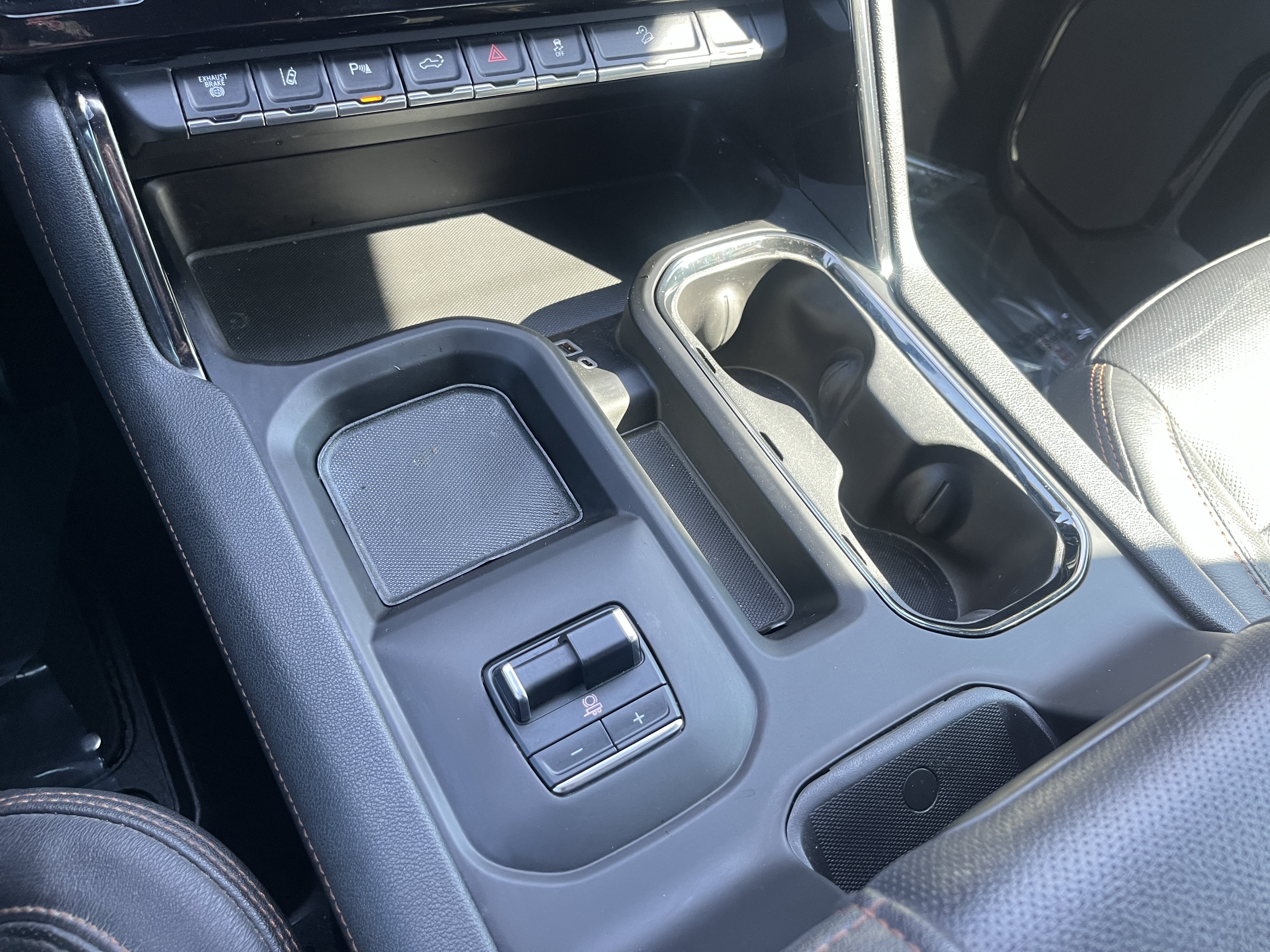 Used 2024 GMC Sierra 2500 AT4 w/ AT4 Premium Plus Package AWD/4WD image 26