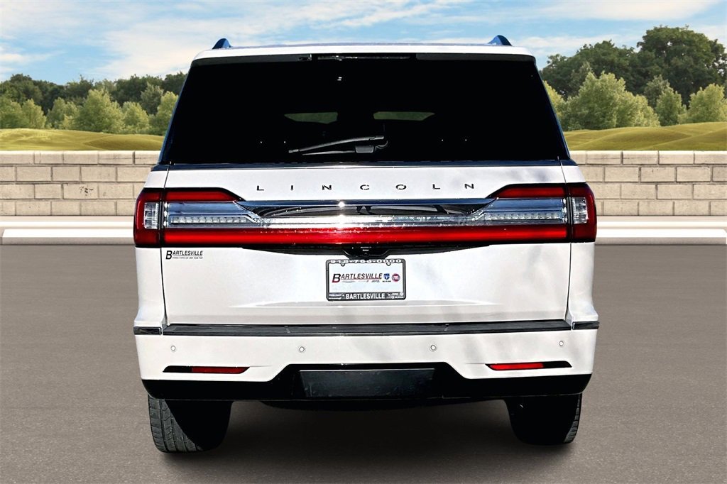 Used 2019 Lincoln Navigator Select image 4