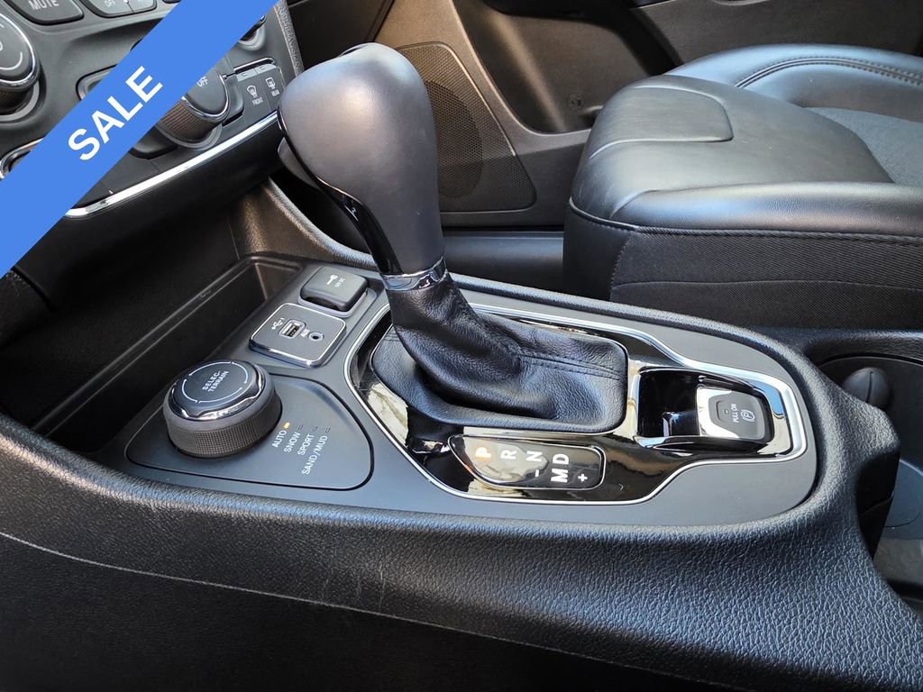 Used 2021 Jeep Cherokee Latitude Plus image 24