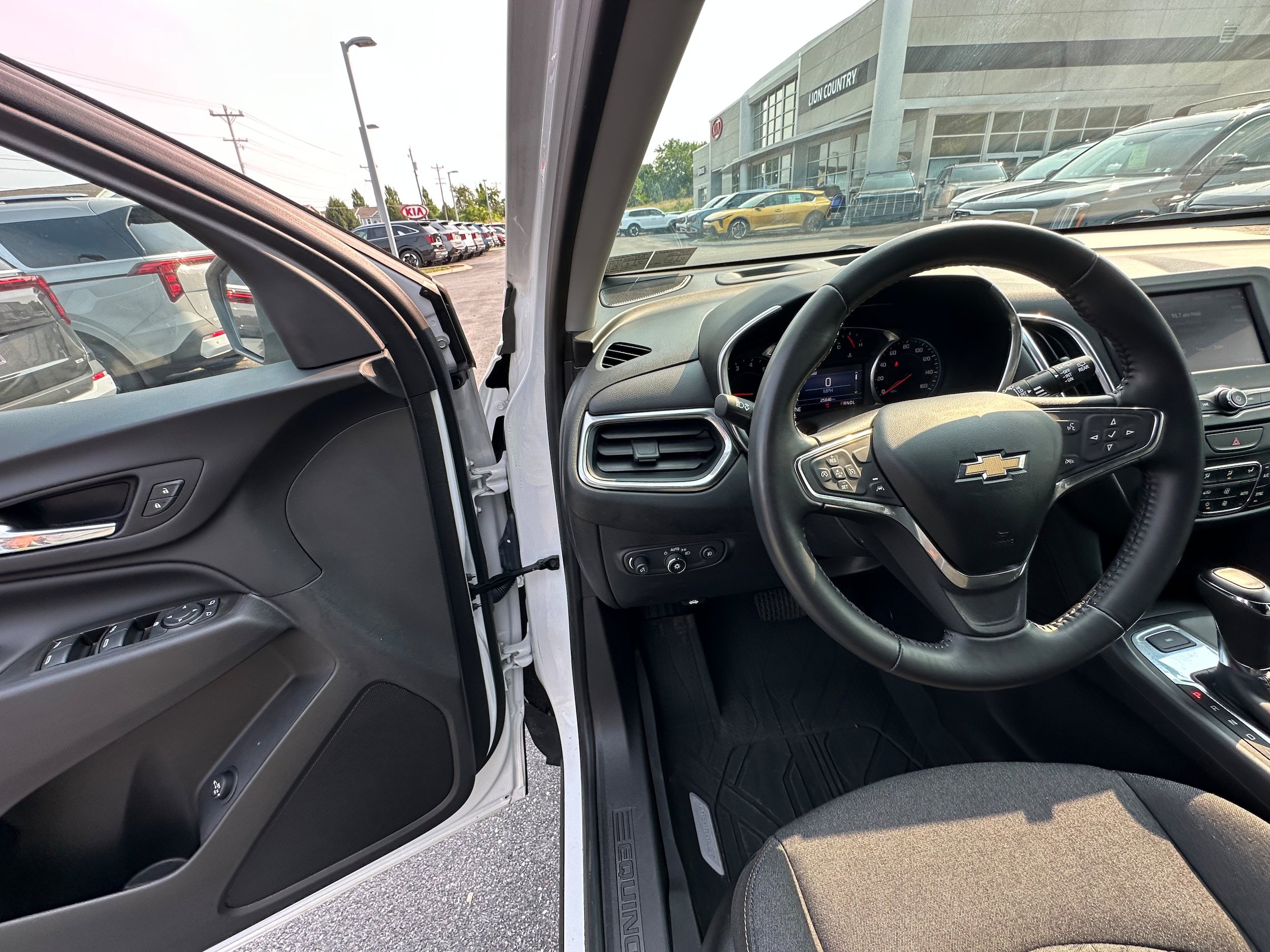 Used 2021 Chevrolet Equinox LT AWD/4WD image 24