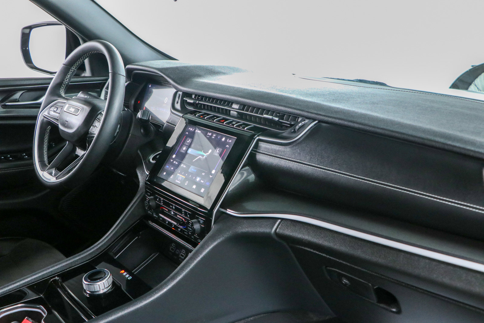 Used 2023 Jeep Grand Cherokee Altitude AWD/4WD image 25
