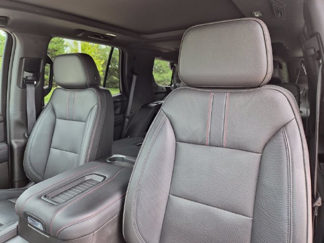 Used 2021 Chevrolet Tahoe RST w/ Luxury Package AWD/4WD image 17