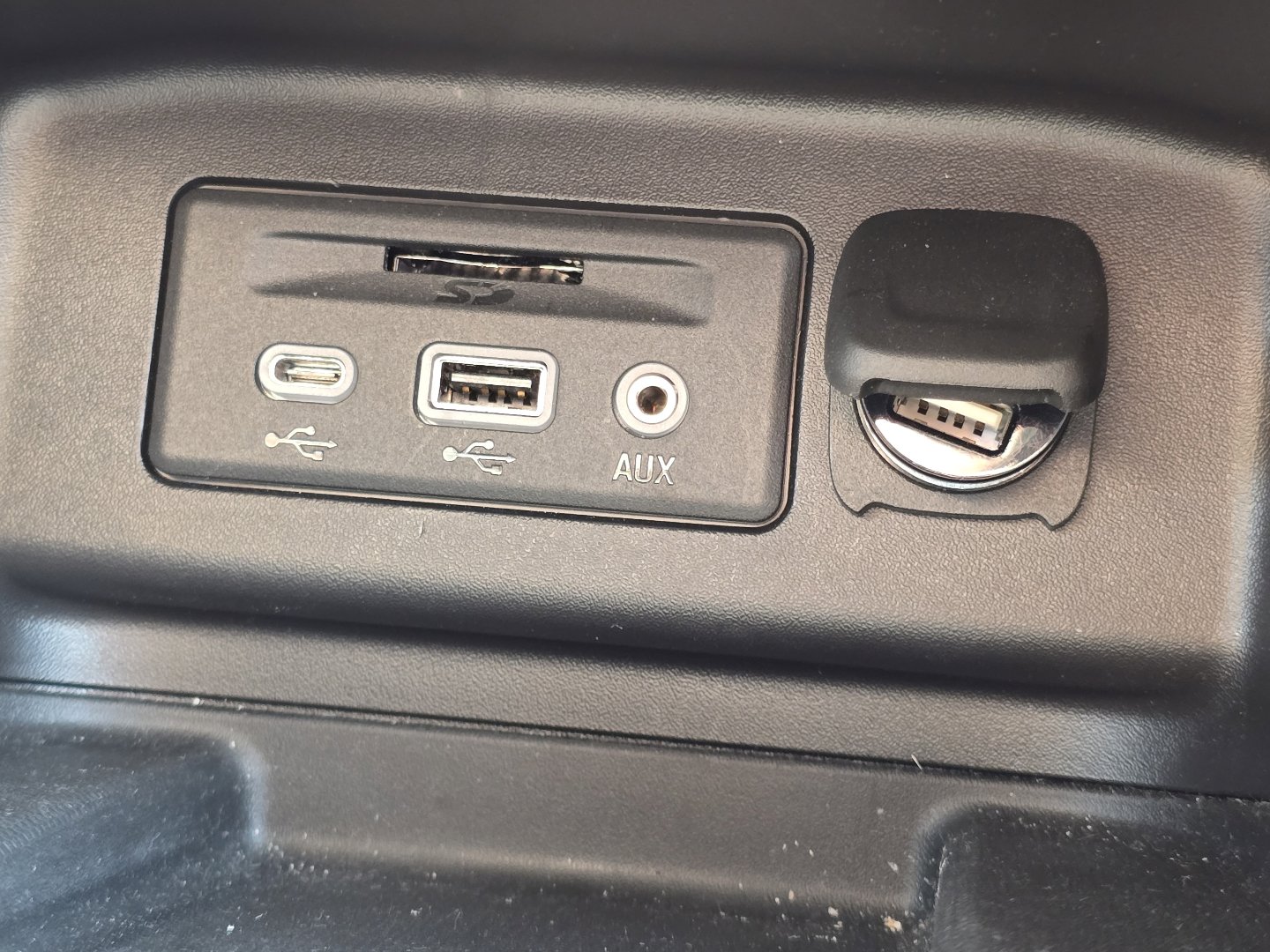 Used 2024 Chevrolet Equinox Premier image 7