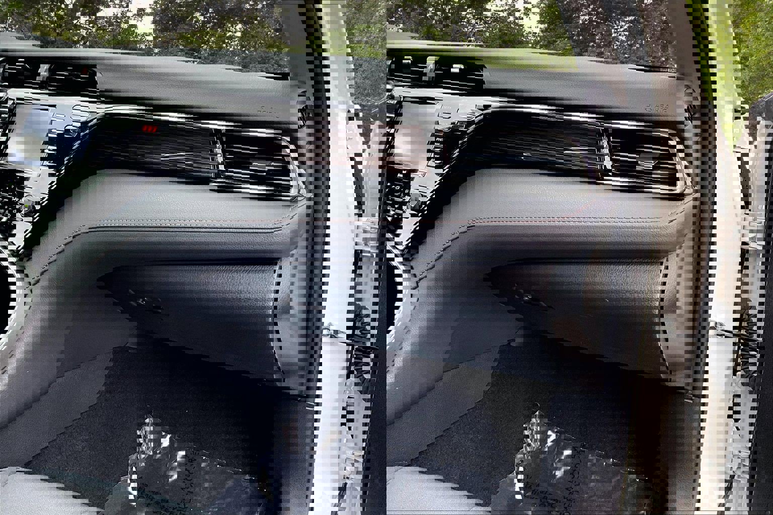 Used 2020 Toyota Camry LE image 28