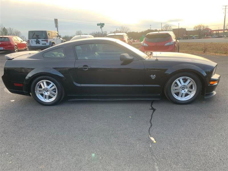 Used 2009 Ford Mustang GT RWD image 3