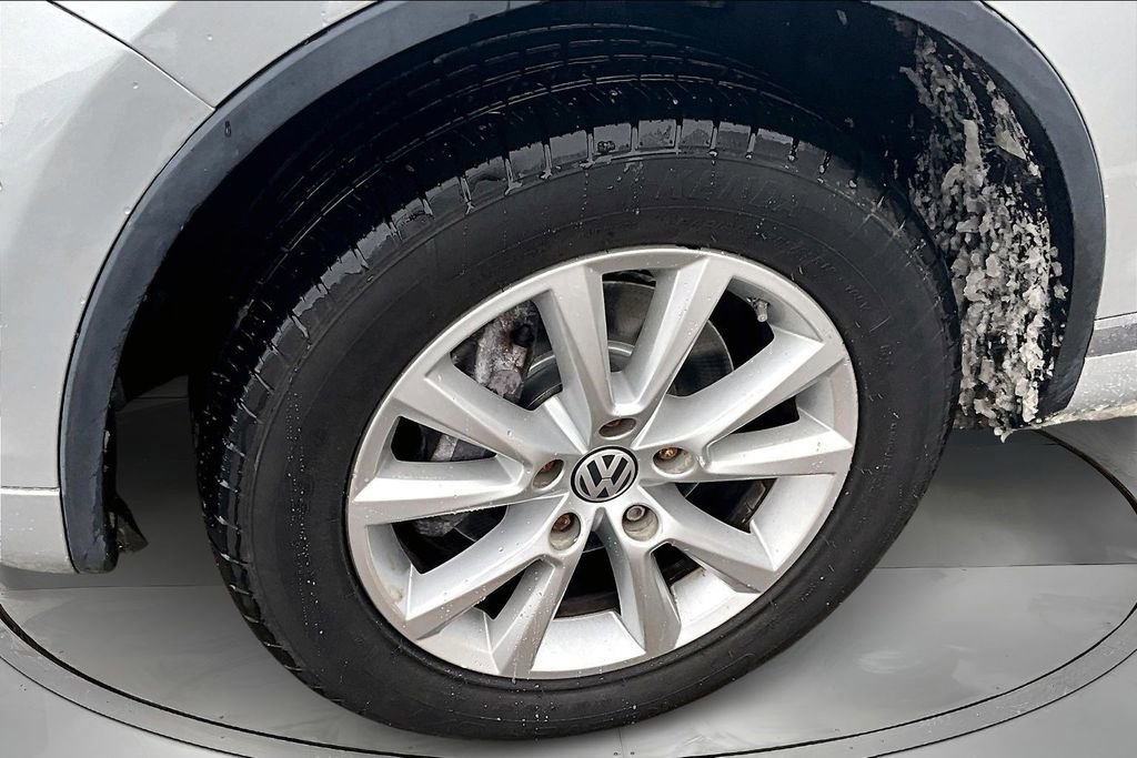 Used 2013 Volkswagen Touareg VR6 image 27