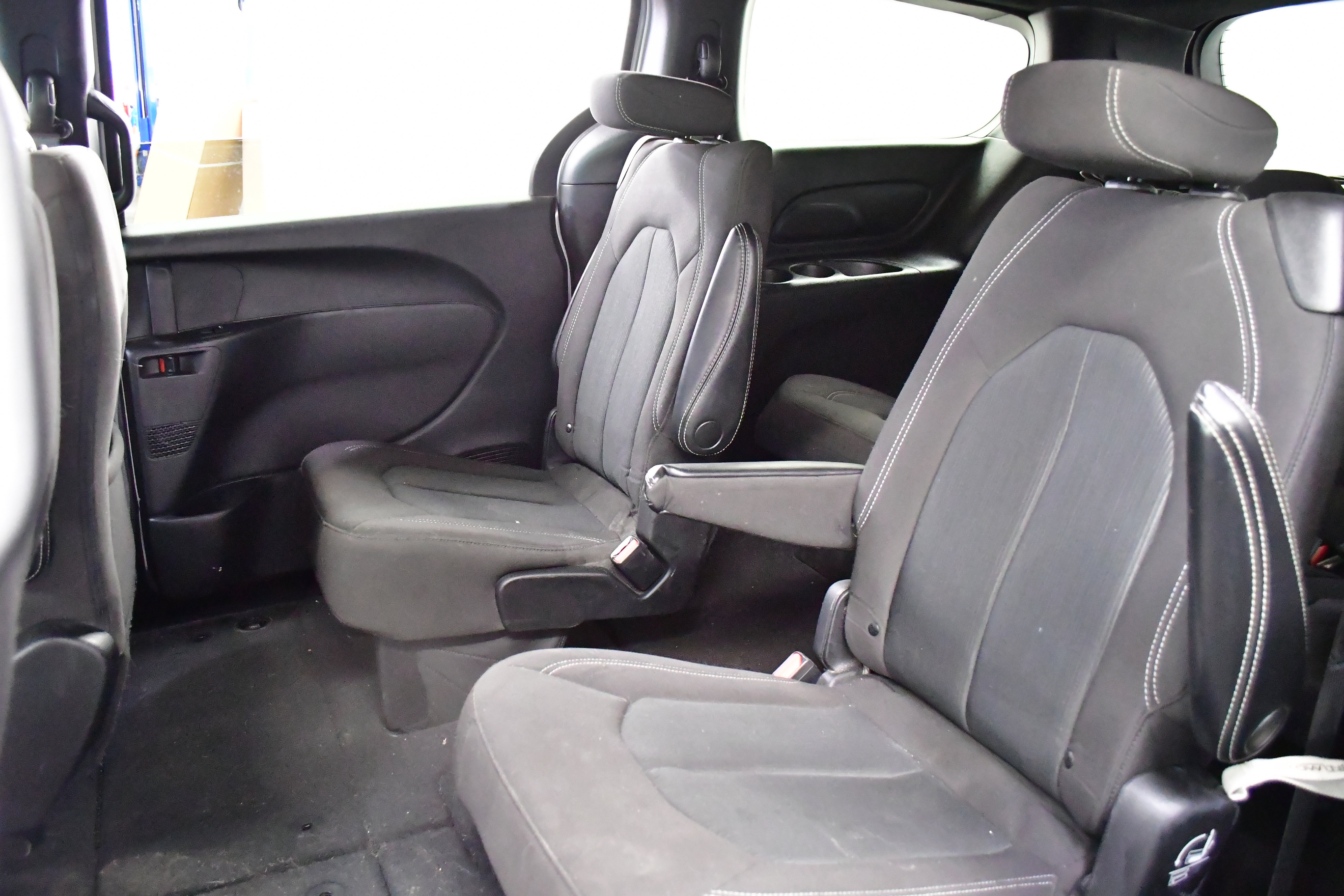 Used 2023 Chrysler Pacifica Touring FWD image 10