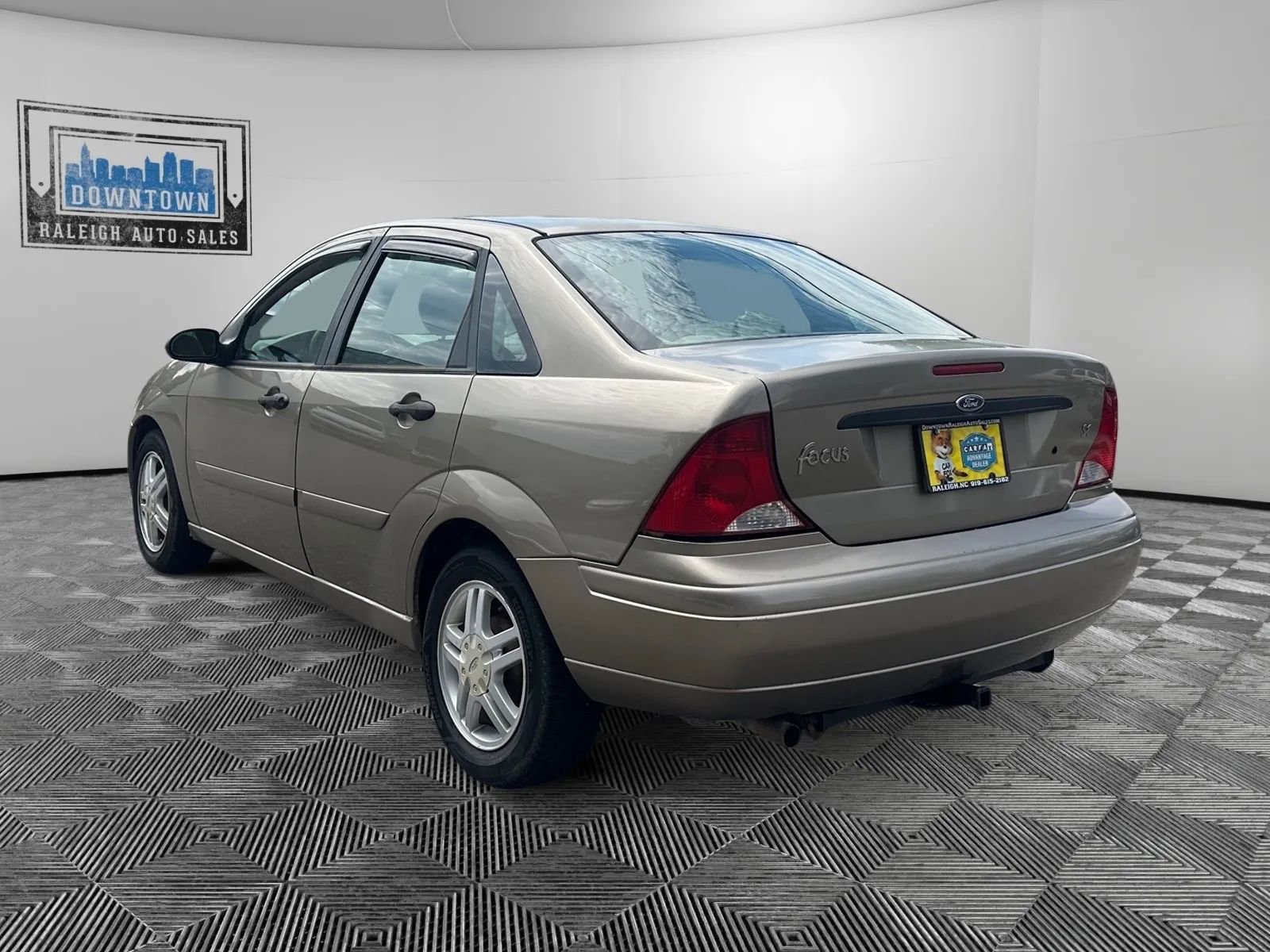 Used 2004 Ford Focus SE FWD image 8