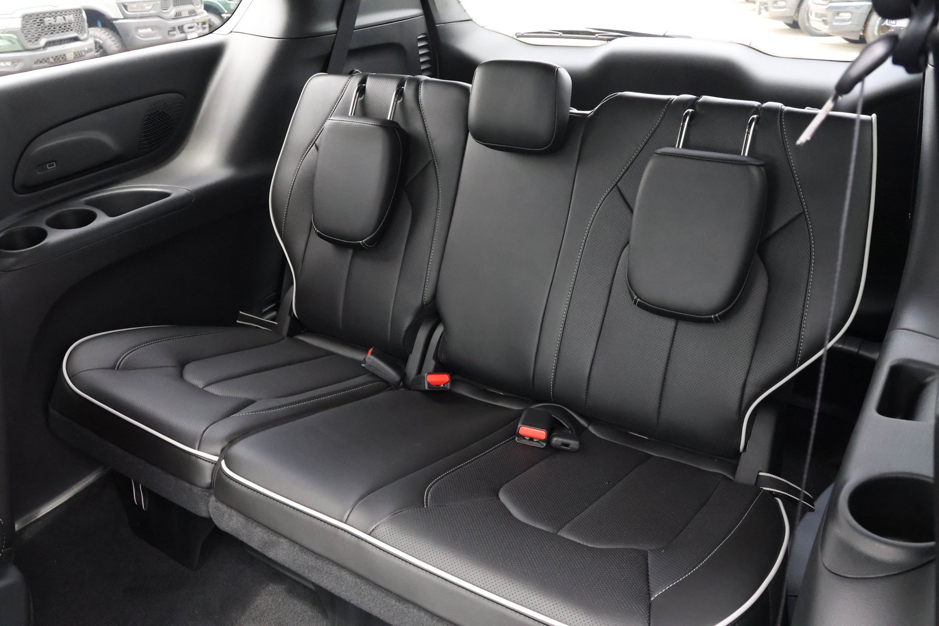 New 2027 Chrysler Pacifica Limited FWD image 15