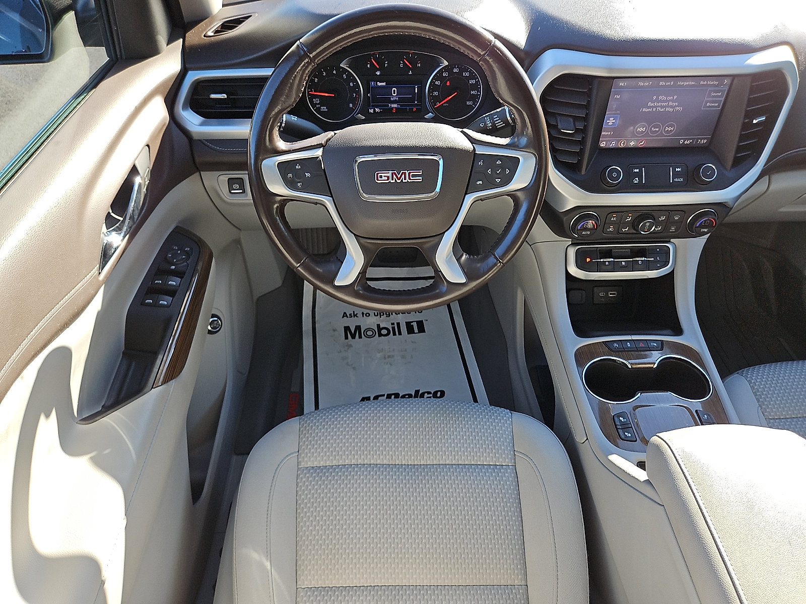 Used 2020 GMC Acadia SLE w/ Driver Convenience Package FWD image 11