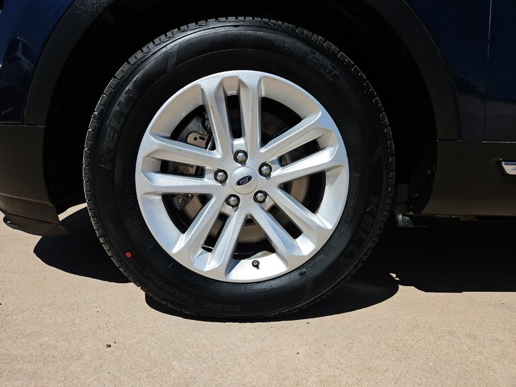 Used 2017 Ford Explorer XLT w/ Equipment Group 202A FWD image 9