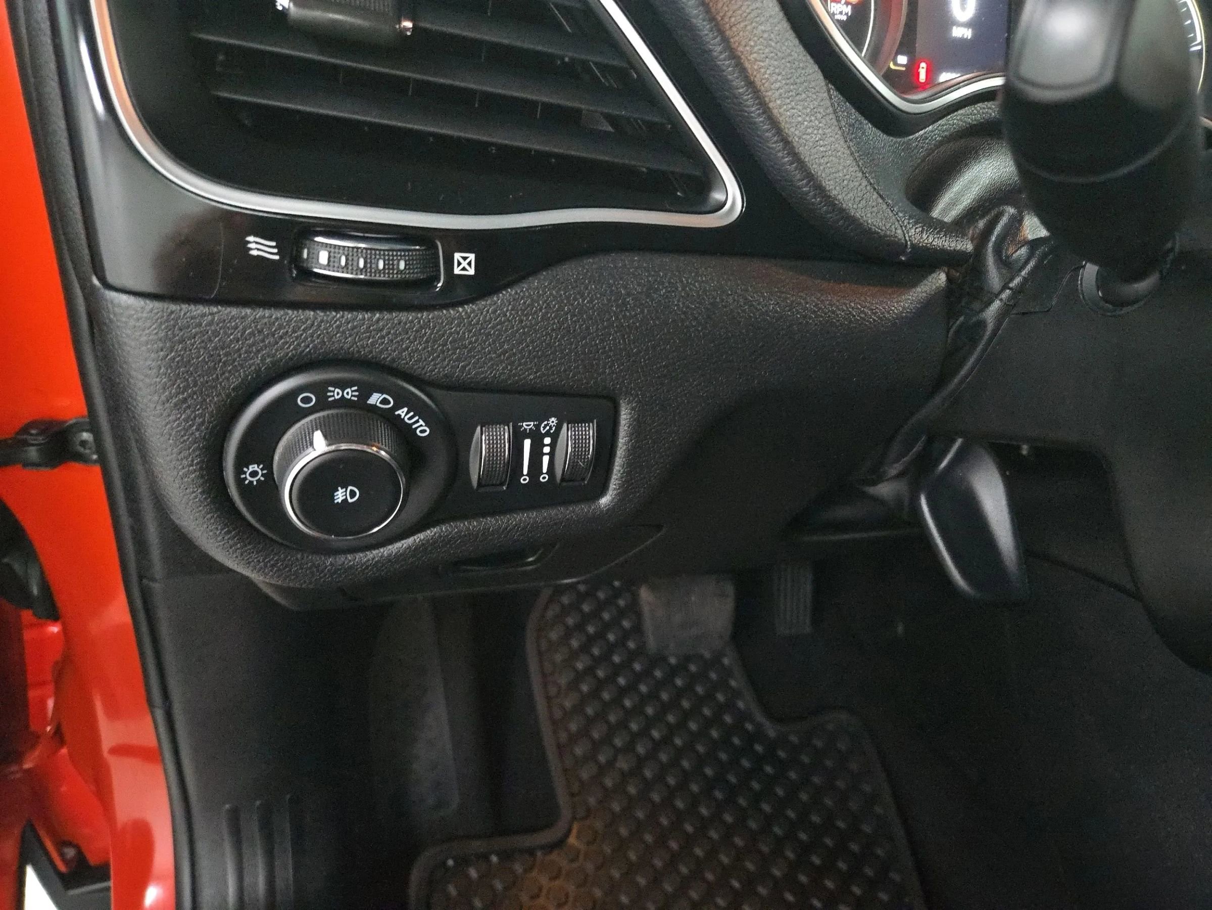 Used 2021 Jeep Cherokee Latitude image 18