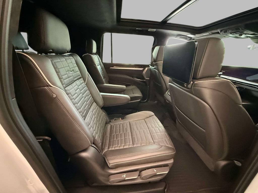 Used 2026 Cadillac Escalade ESV Platinum Luxury w/ LPO, Floor Liner Package AWD/4WD image 28