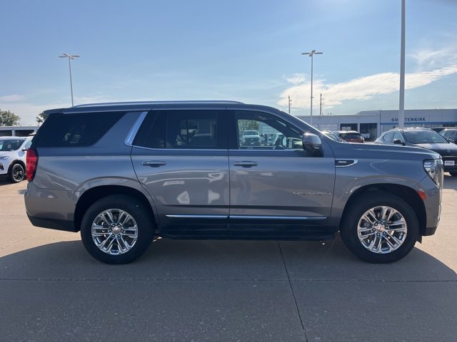 Used 2021 GMC Yukon SLT w/ SLT Premium Package image 3