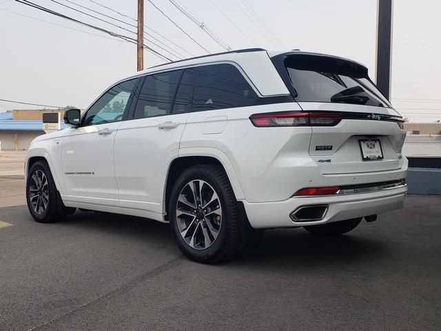 Used 2023 Jeep Grand Cherokee Overland w/ Luxury Tech Group IV AWD/4WD image 6
