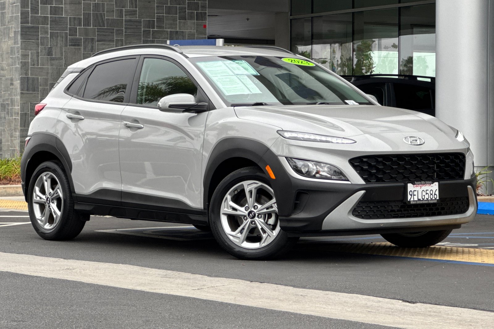 Used 2023 Hyundai Kona SEL FWD image 2