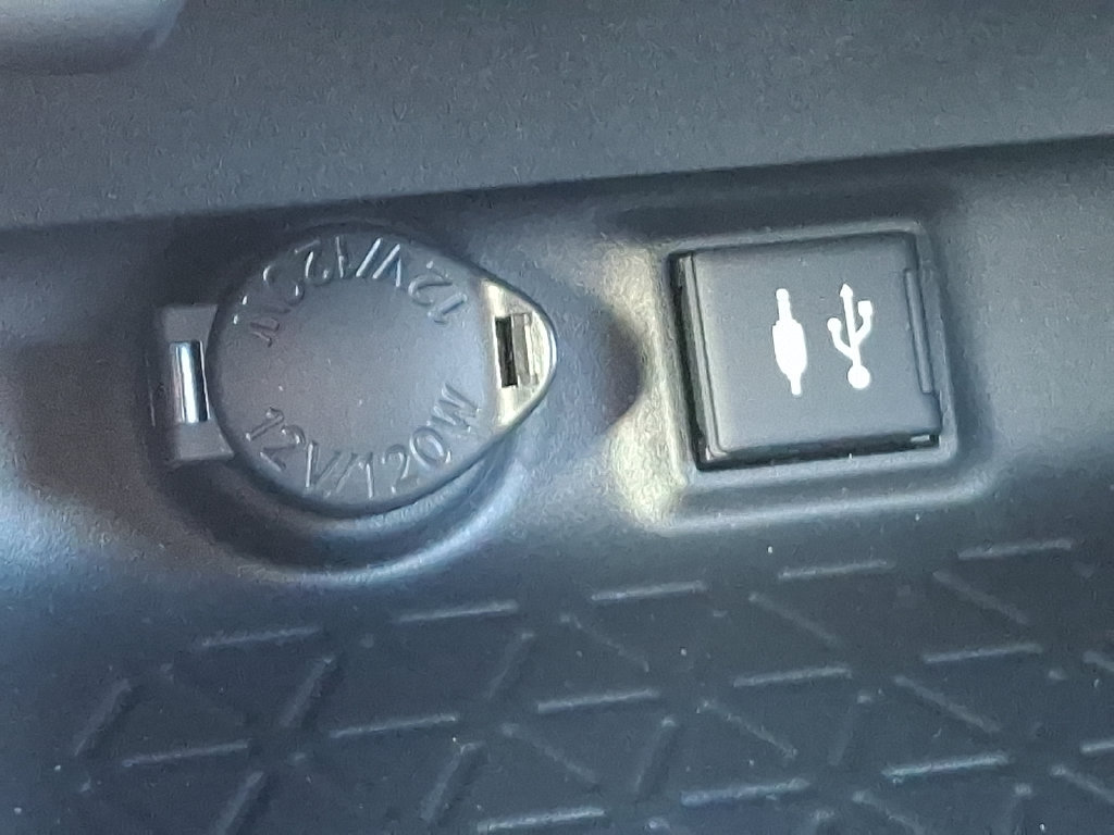 Certified 2019 Toyota RAV4 LE AWD/4WD image 24