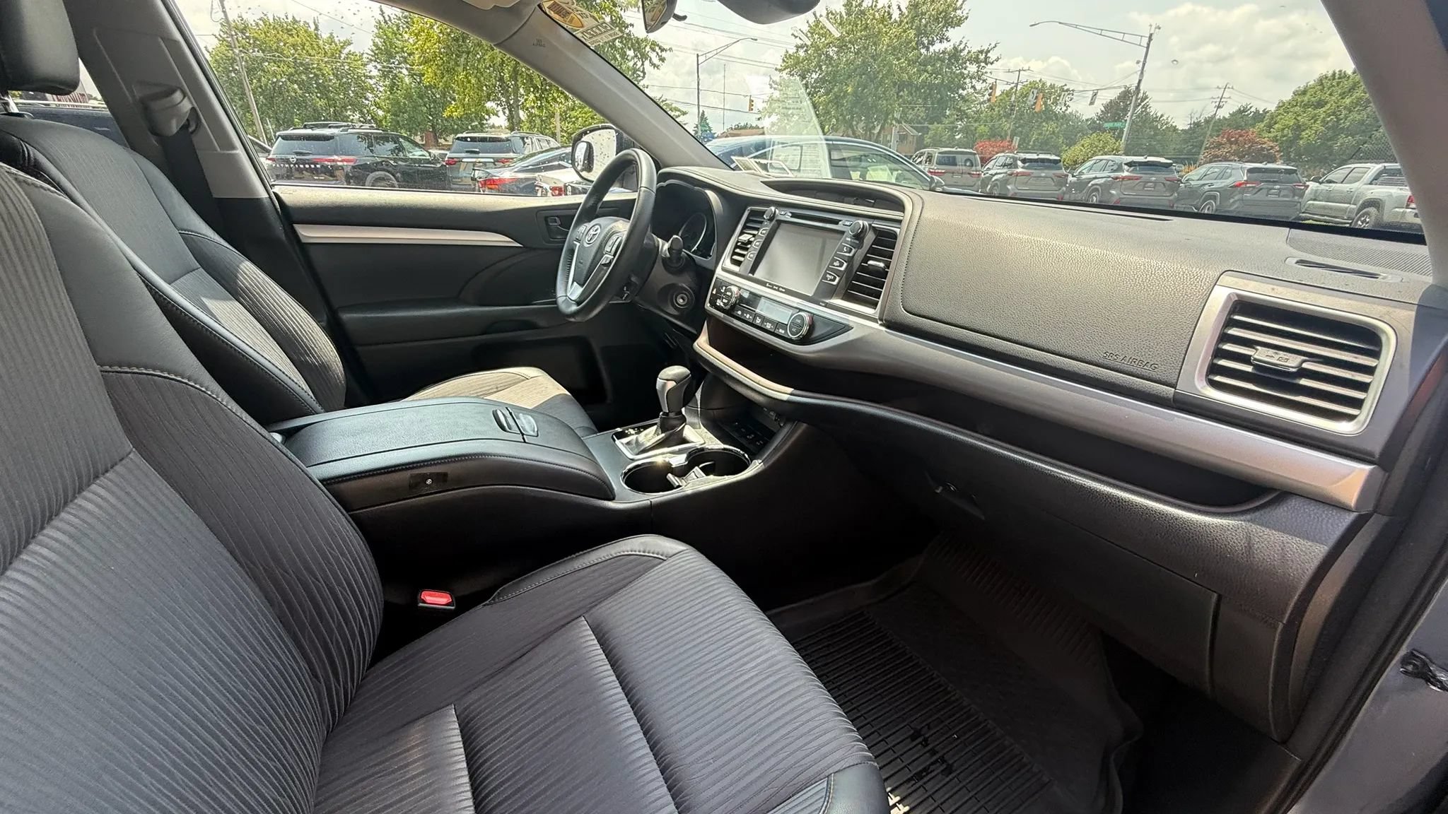Used 2017 Toyota Highlander Plus AWD/4WD image 13