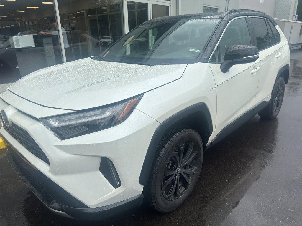 Used 2022 Toyota RAV4 XSE AWD/4WD image 3