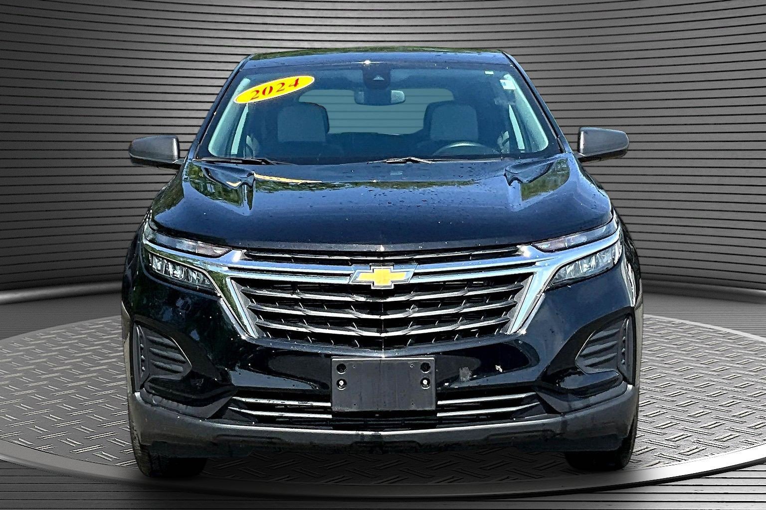 Used 2024 Chevrolet Equinox LS AWD/4WD image 2