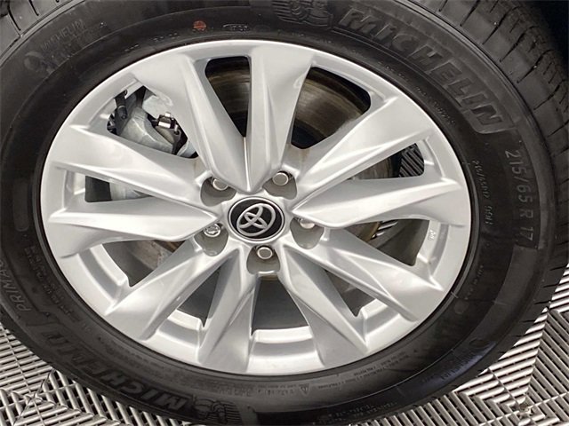 Used 2025 Toyota Corolla Cross LE image 27