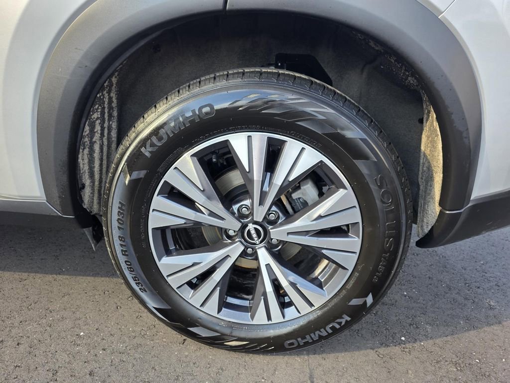 Used 2023 Nissan Rogue SV image 10