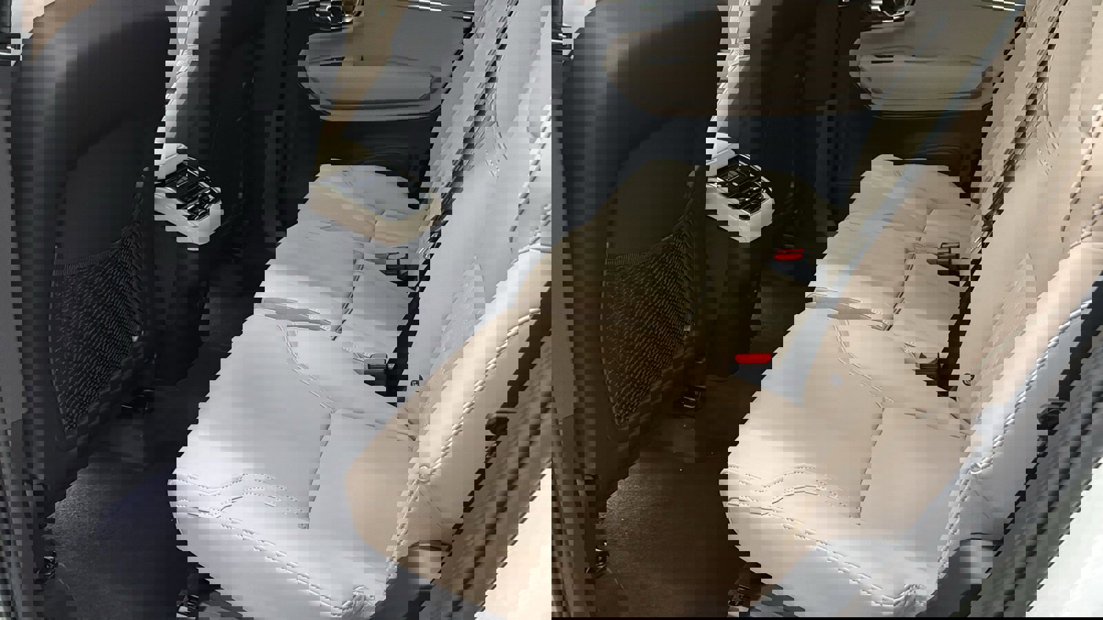 Used 2026 Volvo XC90 B6 Plus w/ Protection Package Premier image 27