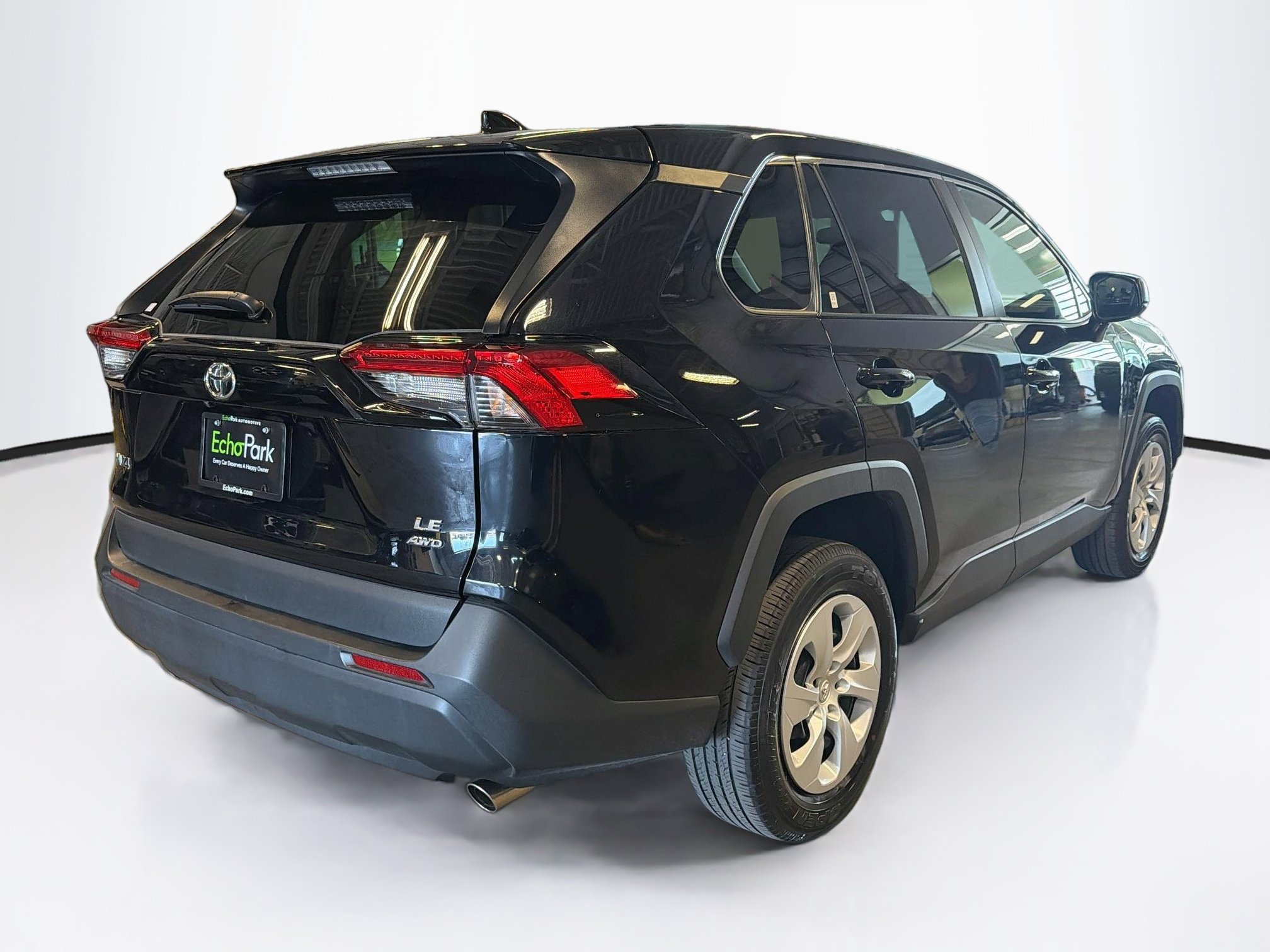 Used 2025 Toyota RAV4 LE AWD/4WD image 9
