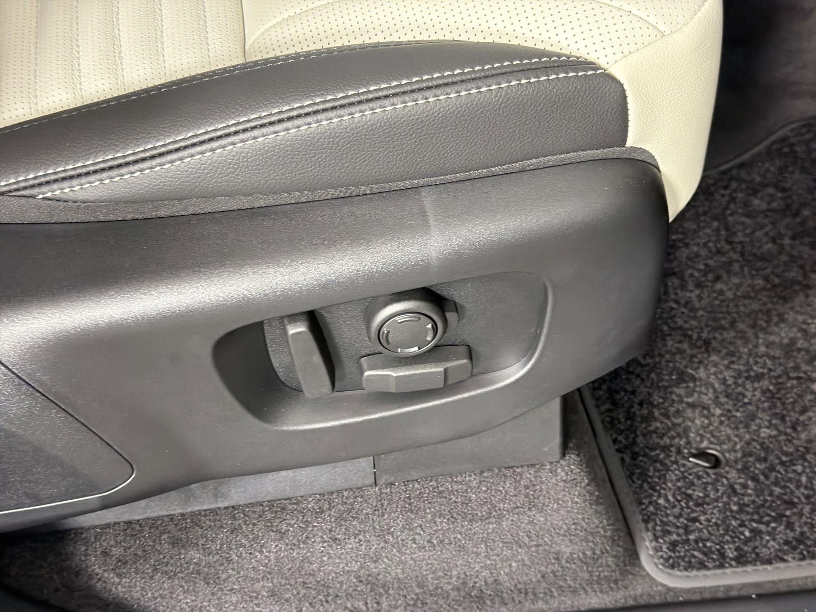 New 2026 Land Rover Discovery Limited Edition image 32