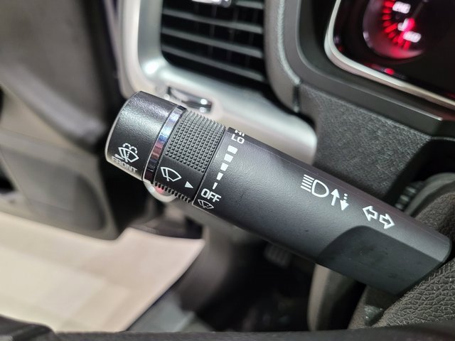 Used 2015 GMC Acadia SLE image 39