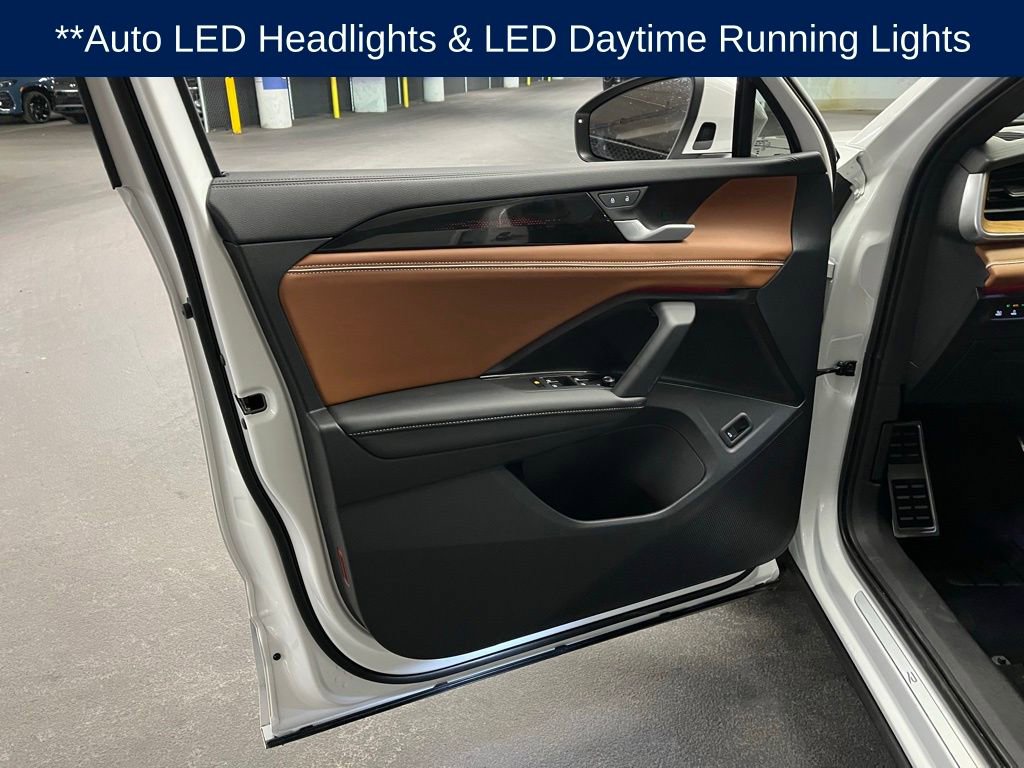 Certified 2025 Volkswagen Tiguan SEL R-Line image 18