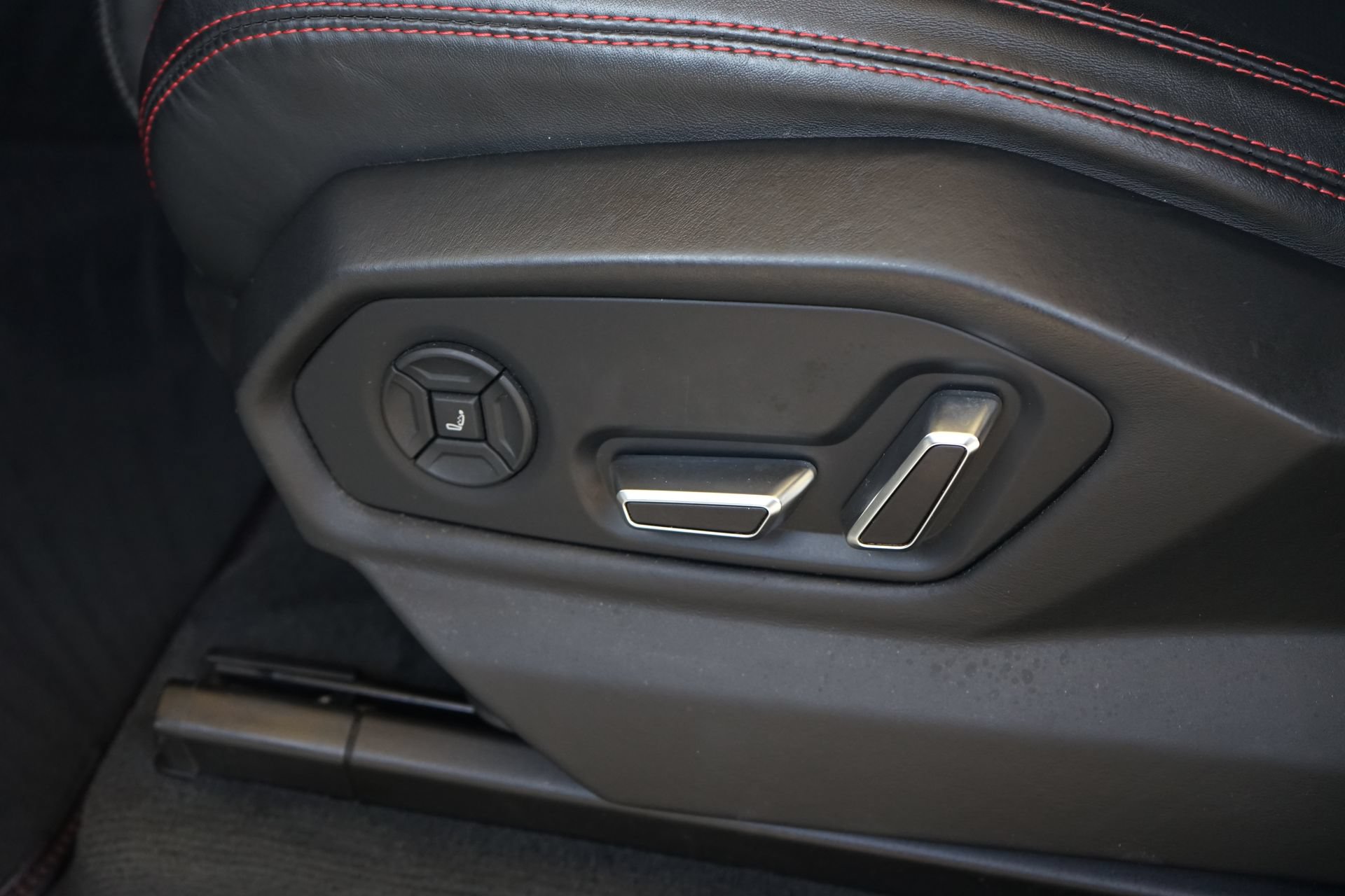 Used 2019 Lamborghini Urus AWD/4WD image 29