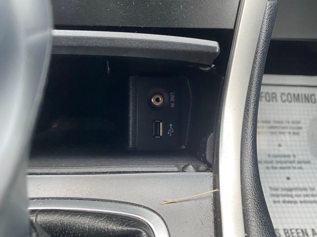 Used 2015 Ford Edge SEL image 32