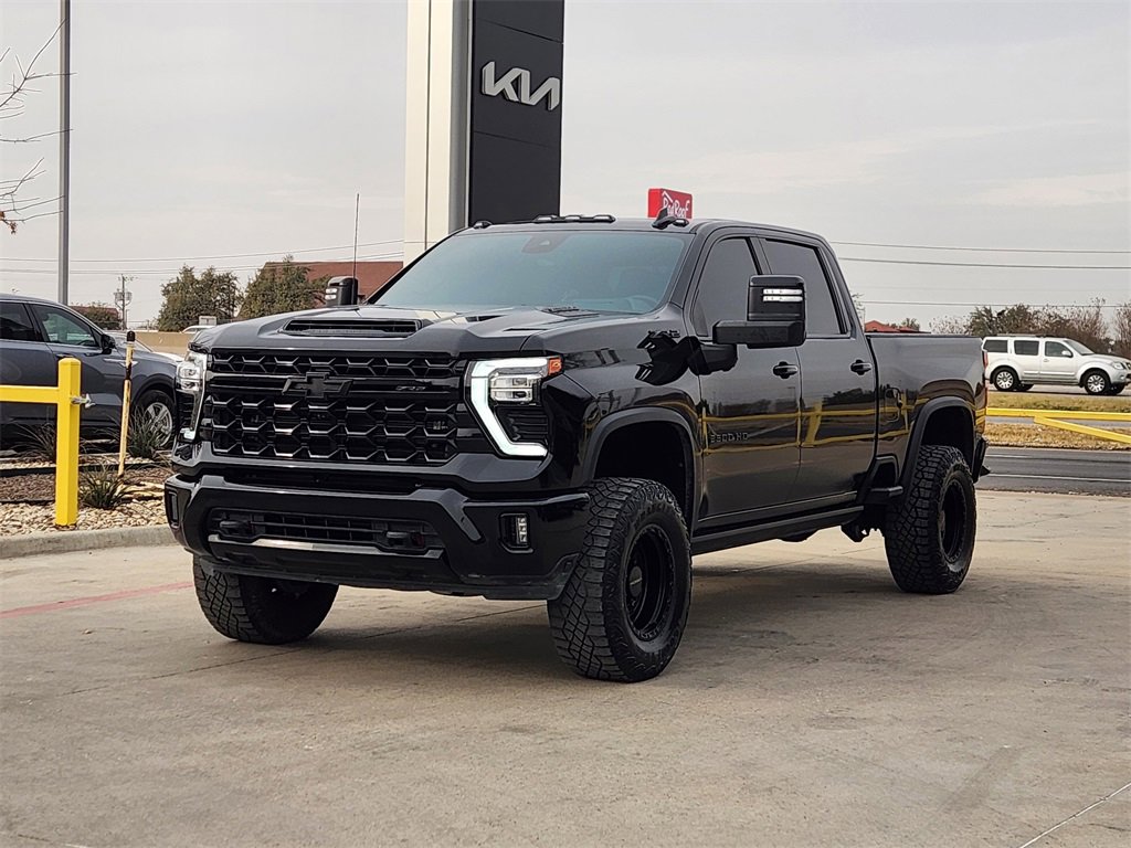 Used 2024 Chevrolet Silverado 2500 ZR2 w/ Technology Package image 3