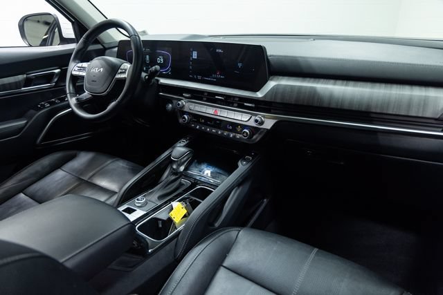 Used 2024 Kia Telluride EX w/ EX Captain's Chair Package FWD image 27