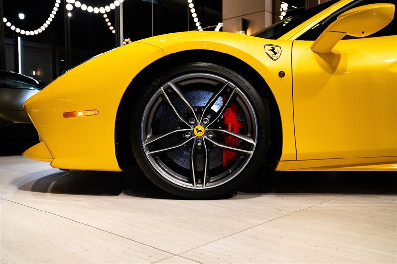 Used 2016 Ferrari 488 GTB RWD image 9