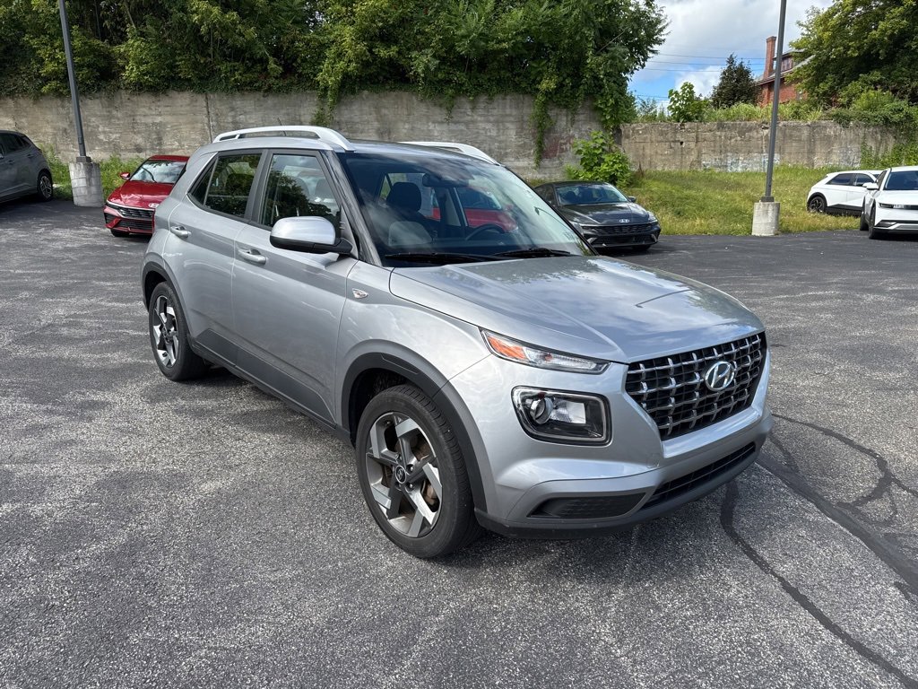 Used 2023 Hyundai Venue SEL image 1