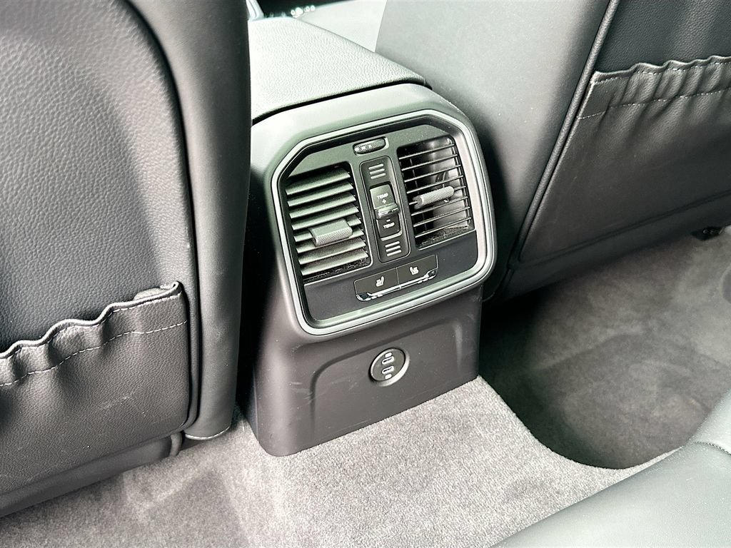 Certified 2026 Porsche Macan AWD/4WD image 27